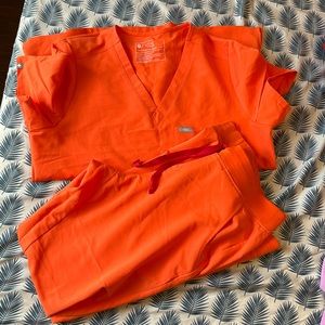 Medium scrub top and joggers